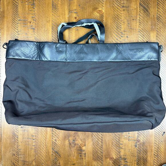 TUMI Bag Tech 2Way Ballistic Nylon Duffle Tote Carry On Black 525C Shoulder - Picture 2 of 16